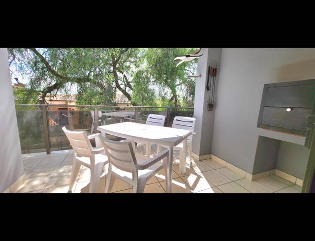 2 BEDROOM APARTMENT FOR SALE IN HARTENBOS CENTRAL